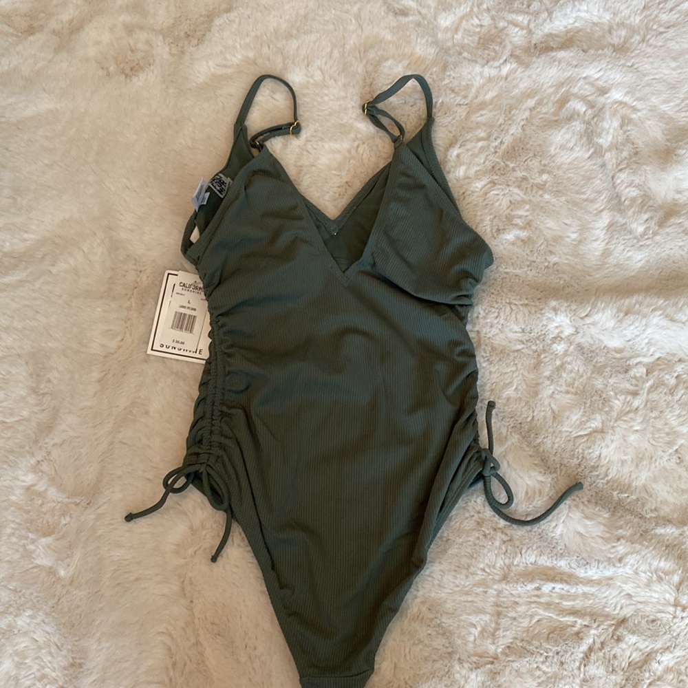 One piece suit - Picture 2 of 2